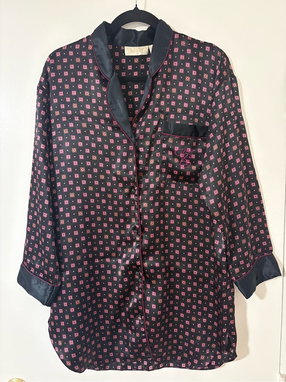 VTG Victoria's Secret Black Satin Pajama Top with Pink Geo Accents Gold label